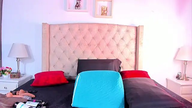 Snapshot of natalia_collinslim chatting on September 20, 4:02 am natalia collinslim online show from September 20, 4:02 am