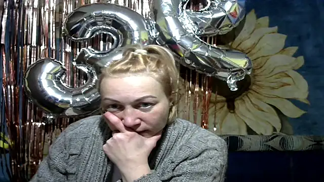 wLESLYMOSw online show from March 15, 7:20 pm