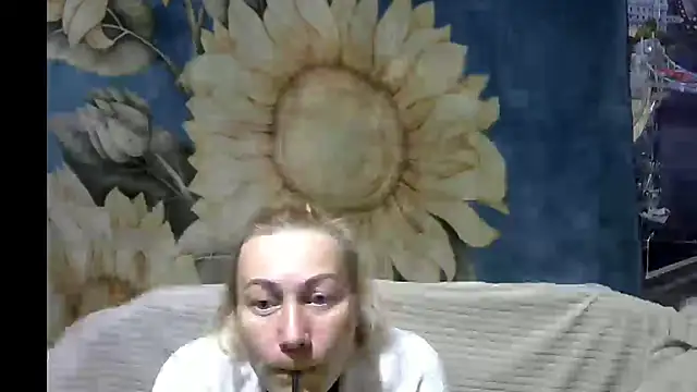 Snapshot of wLESLYMOSw chatting on April 4, 5:10 pm wLESLYMOSw online show from April 4, 5:10 pm