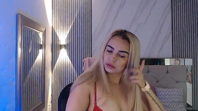 Snapshot of ashley__tylor chatting on May 5, 2:58 pm ashley tylor online show from May 5, 2:58 pm