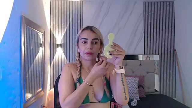 Snapshot of ashley__tylor chatting on May 8, 7:30 pm ashley tylor online show from May 8, 7:30 pm