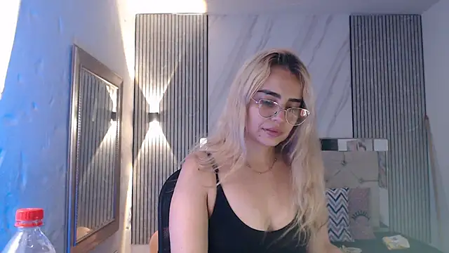 Snapshot of ashley__tylor chatting on May 11, 9:01 pm ashley tylor online show from May 11, 9:01 pm