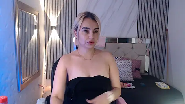 Snapshot of ashley__tylor chatting on May 12, 4:15 pm ashley tylor online show from May 12, 4:15 pm
