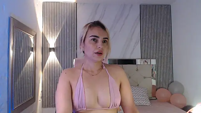 Snapshot of ashley__tylor chatting on May 18, 1:24 am ashley tylor online show from May 18, 1:24 am