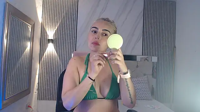 Snapshot of ashley__tylor chatting on June 5, 5:29 pm ashley tylor online show from June 5, 5:29 pm