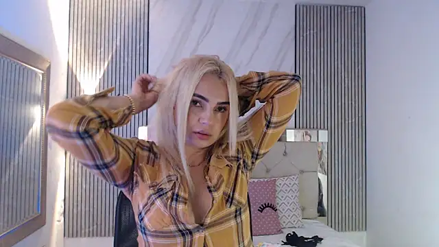 Snapshot of ashley__tylor chatting on June 8, 3:56 pm ashley tylor online show from June 8, 3:56 pm