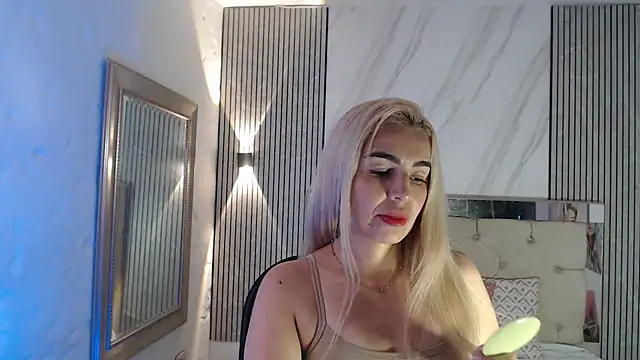Snapshot of ashley__tylor chatting on June 10, 7:02 pm ashley tylor online show from June 10, 7:02 pm