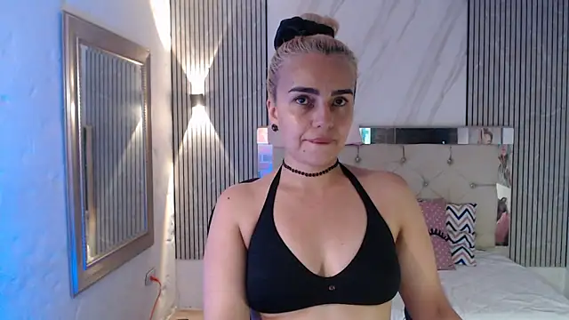 Snapshot of ashley__tylor chatting on June 12, 7:13 pm ashley tylor online show from June 12, 7:13 pm