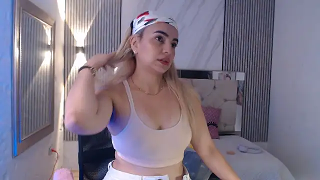 Snapshot of ashley__tylor chatting on June 20, 6:44 pm ashley tylor online show from June 20, 6:44 pm