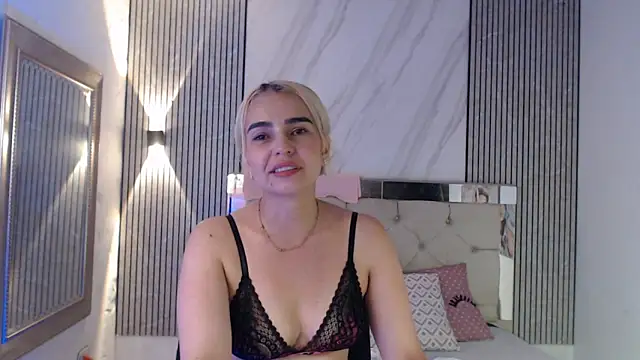 Snapshot of ashley__tylor chatting on June 22, 3:25 am ashley tylor online show from June 22, 3:25 am
