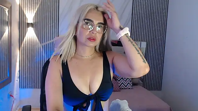 Snapshot of ashley__tylor chatting on July 18, 6:45 pm ashley tylor online show from July 18, 6:45 pm