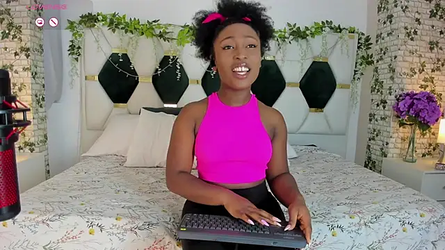 Snapshot of EmmaSanzz_ chatting on January 17, 11:27 am EmmaSanzz online show from January 17, 11:27 am
