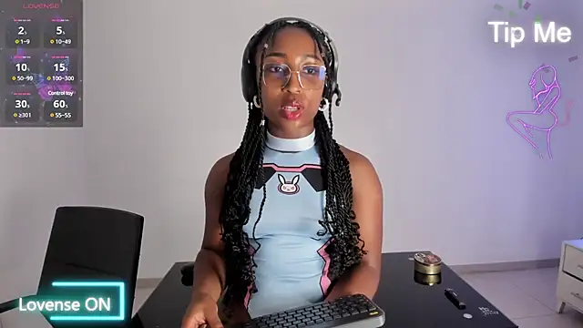 Snapshot of EmmaSanzz_ chatting on February 22, 2:41 pm EmmaSanzz online show from February 22, 2:41 pm