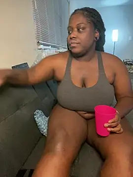 Snapshot of fantasygyal chatting on July 18, 2:27 am fantasygyal online show from July 18, 2:27 am