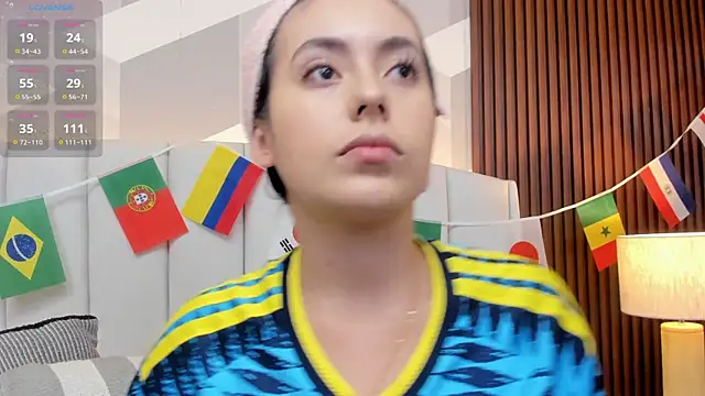Snapshot of Julietasantos__ chatting on June 12, 6:40 pm Julietasantos online show from June 12, 6:40 pm