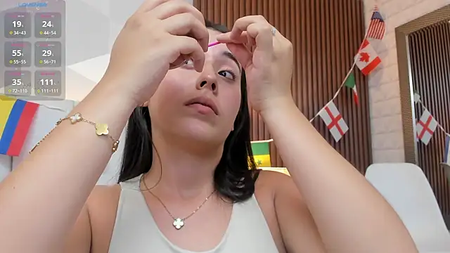 Snapshot of Julietasantos__ chatting on July 6, 6:32 pm Julietasantos online show from July 6, 6:32 pm