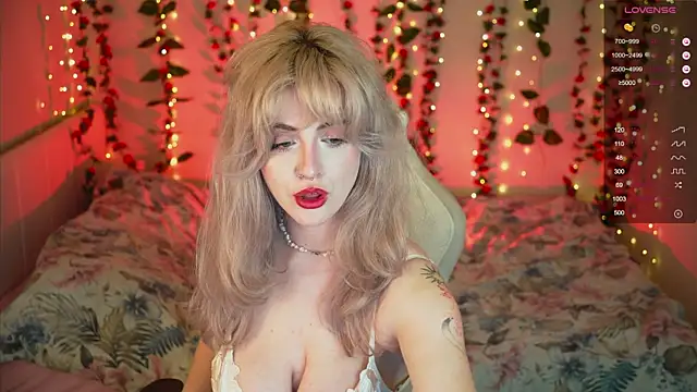 your favoritegirls online show from May 31, 3:52 pm