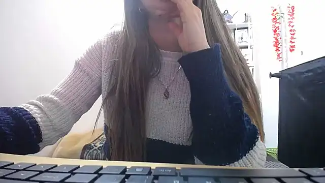 Luna girlhot  online show from June 3, 6:46 pm