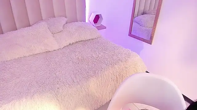 Misslinda  online show from February 12, 9:10 am