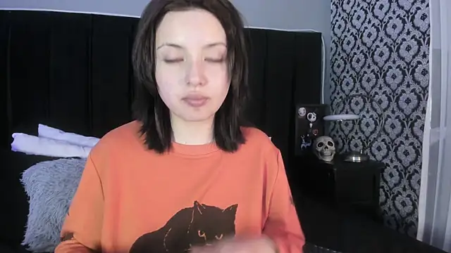 Adeelinee online show from March 7, 8:17 pm