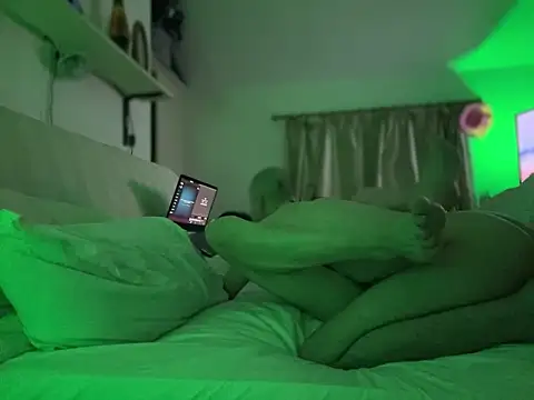 VersGuy24 online show from February 18, 5:36 am