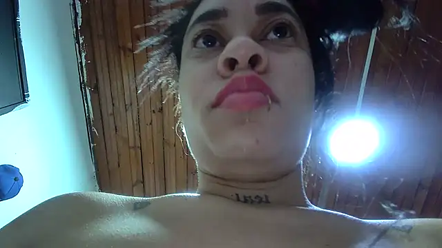 Snapshot of white_sexy_ chatting on October 25, 11:40 am white sexy online show from October 25, 11:40 am