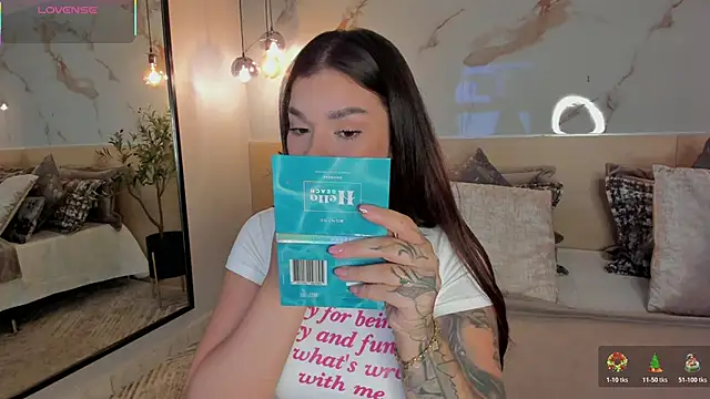 LeaThompson online show from December 1, 10:59 pm