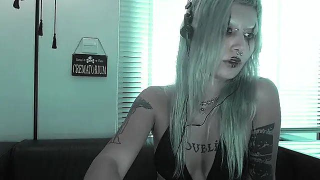 Snapshot of god_x_girl chatting on May 15, 11:12 pm god x girl online show from May 15, 11:12 pm