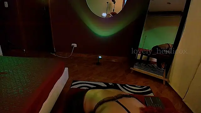 Snapshot of HeidiCox chatting on December 4, 1:26 am HeidiCox online show from December 4, 1:26 am