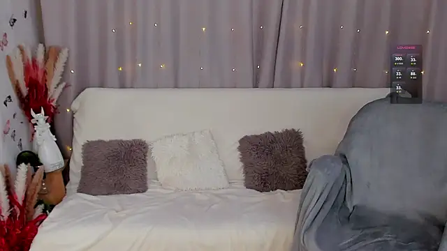 Snapshot of LisaMooore chatting on January 6, 12:59 am LisaMooore online show from January 6, 12:59 am