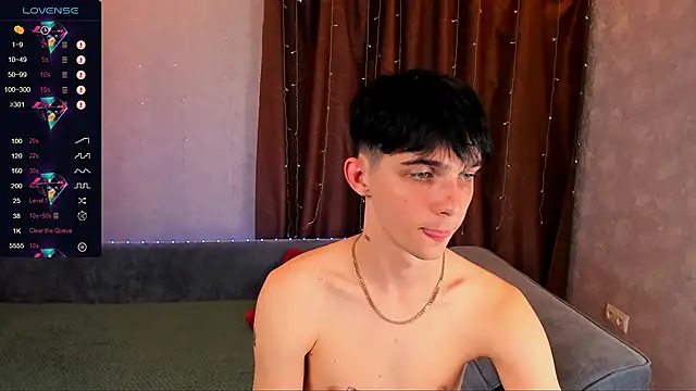 Snapshot of Aaron_Boom chatting on September 20, 1:17 am Aaron Boom online show from September 20, 1:17 am
