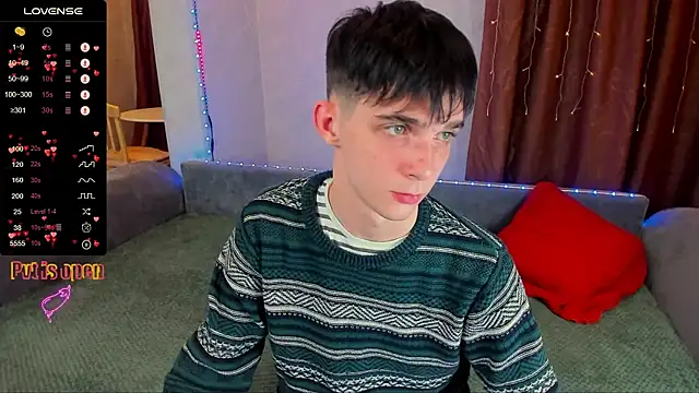 Aaron Boom online show from October 27, 12:26 am