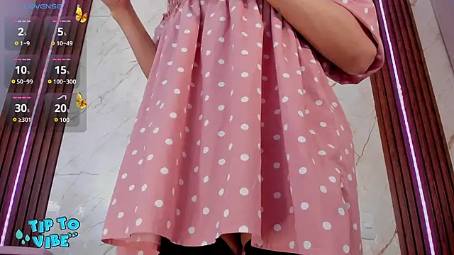 Snapshot of tamarafoxy_ chatting on March 13, 1:40 pm tamarafoxy online show from March 13, 1:40 pm