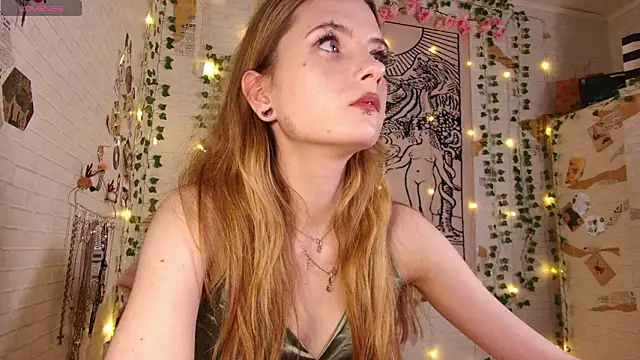 Snapshot of summerhazeee chatting on February 12, 5:08 pm summerhazeee online show from February 12, 5:08 pm