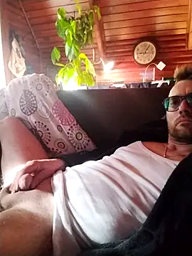 tomee83 online show from October 11, 7:07 am