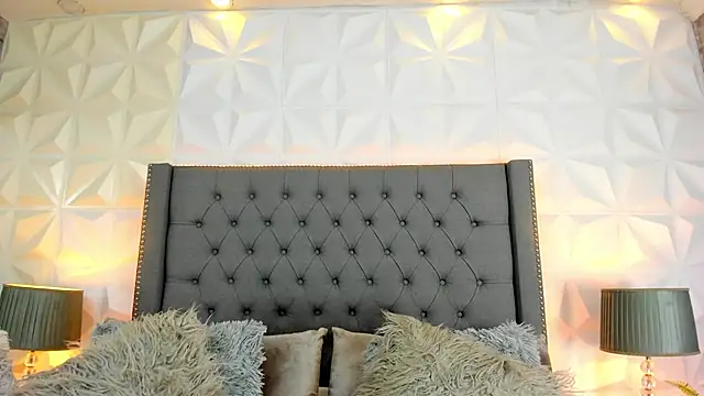 Snapshot of sarah_salis_ chatting on February 11, 11:01 pm sarah salis online show from February 11, 11:01 pm