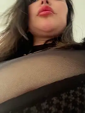 Snapshot of sukhakunis1 chatting on May 14, 6:37 pm sukhakunis1 online show from May 14, 6:37 pm