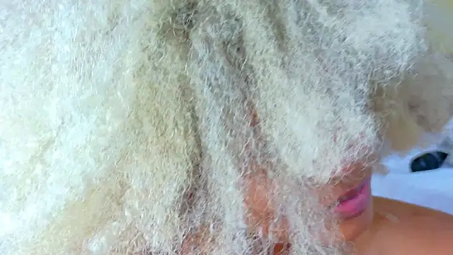 Squirter pussybomb online show from December 11, 10:03 am