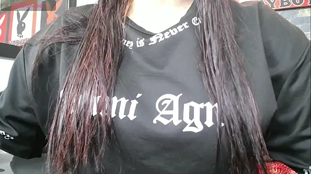 Snapshot of dayadubey_ chatting on June 25, 11:26 am dayadubey online show from June 25, 11:26 am