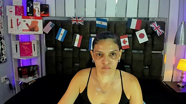 Snapshot of KatteMoss chatting on June 13, 8:51 pm KatteMoss online show from June 13, 8:51 pm