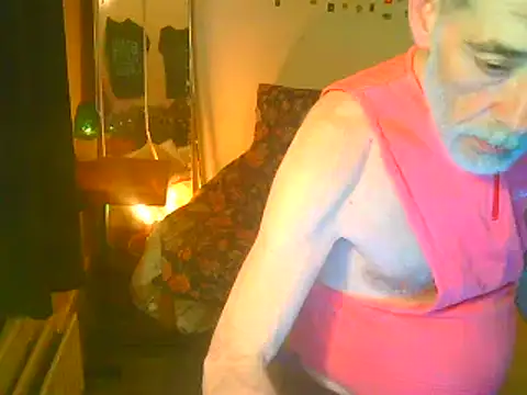 Snapshot of DaddyQuimHot chatting on December 3, 2:25 am DaddyQuimHot online show from December 3, 2:25 am