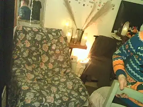 Snapshot of DaddyQuimHot chatting on December 19, 12:24 am DaddyQuimHot online show from December 19, 12:24 am