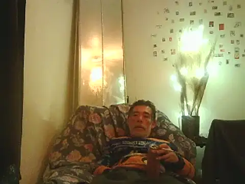 Snapshot of DaddyQuimHot chatting on February 8, 6:55 pm DaddyQuimHot online show from February 8, 6:55 pm