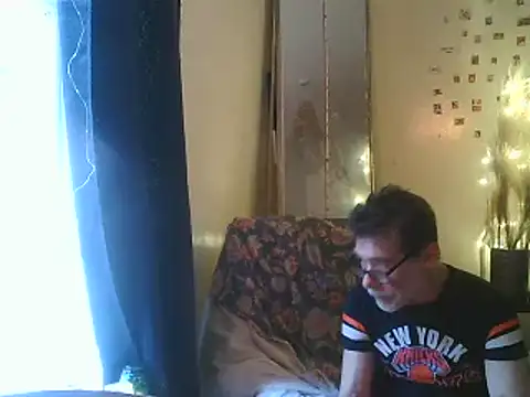 Snapshot of DaddyQuimHot chatting on February 11, 2:02 pm DaddyQuimHot online show from February 11, 2:02 pm