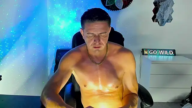 Snapshot of petr37pol chatting on July 17, 10:25 pm petr37pol online show from July 17, 10:25 pm