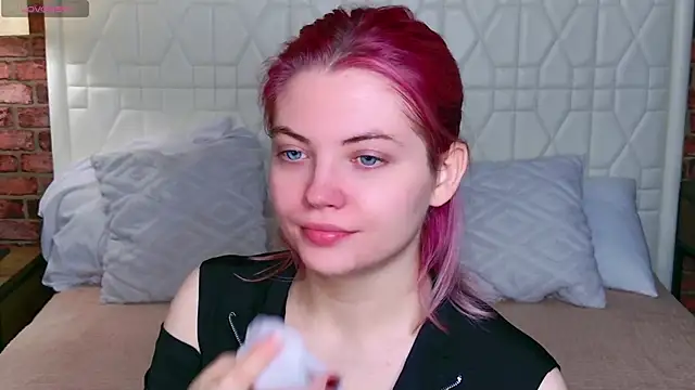 Lisa Adam online show from October 7, 6:05 pm