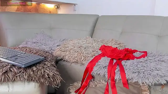 Snapshot of DahianaLincoln chatting on December 3, 11:03 pm DahianaLincoln online show from December 3, 11:03 pm