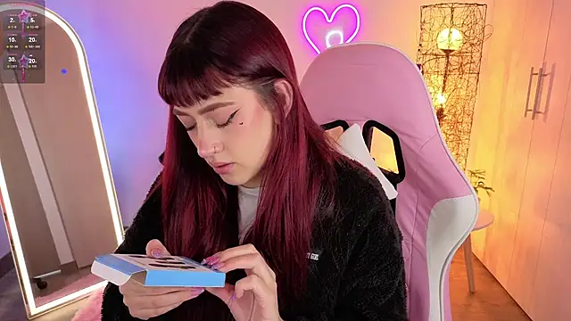 Snapshot of violet_ch chatting on June 20, 8:22 pm violet ch online show from June 20, 8:22 pm