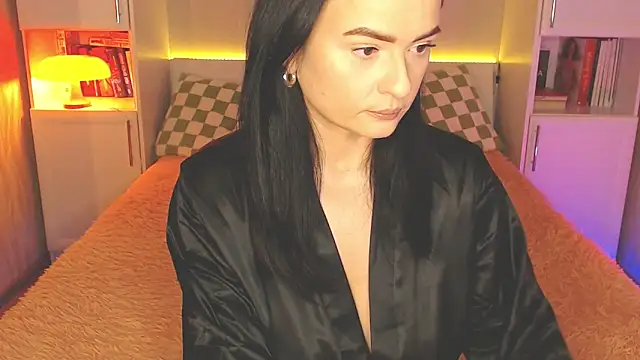 Leaaaaaaaaa online show from November 4, 6:07 pm