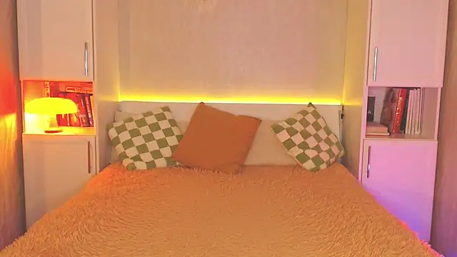 Leaaaaaaaaa online show from December 18, 4:57 pm